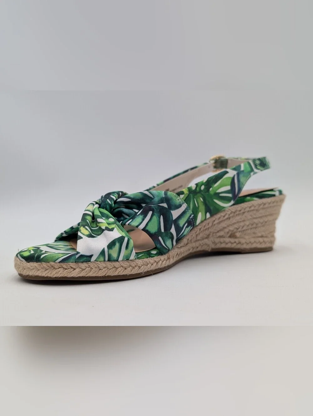Bella Vita Size 9M Tropical Leaf Espadrille Wedge Sandals Slingback Gold Buckle